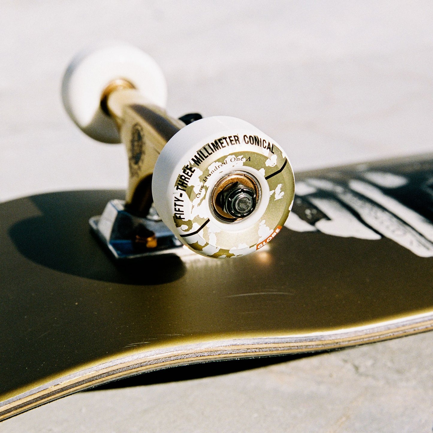 Globe - G2 On The Brink - Shelter - 8.0" Complete Skateboard