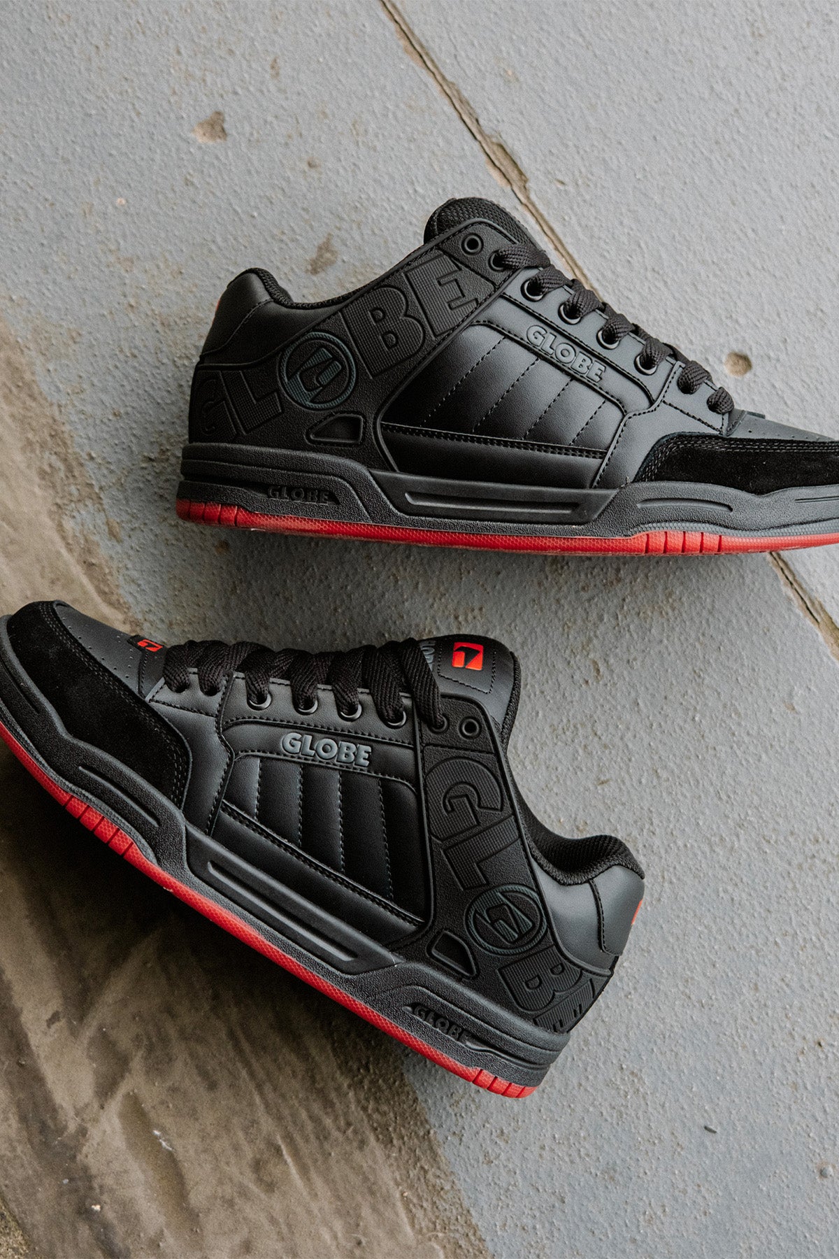 Shop Tilt - Black/Red/Charcoal – Globe Europe