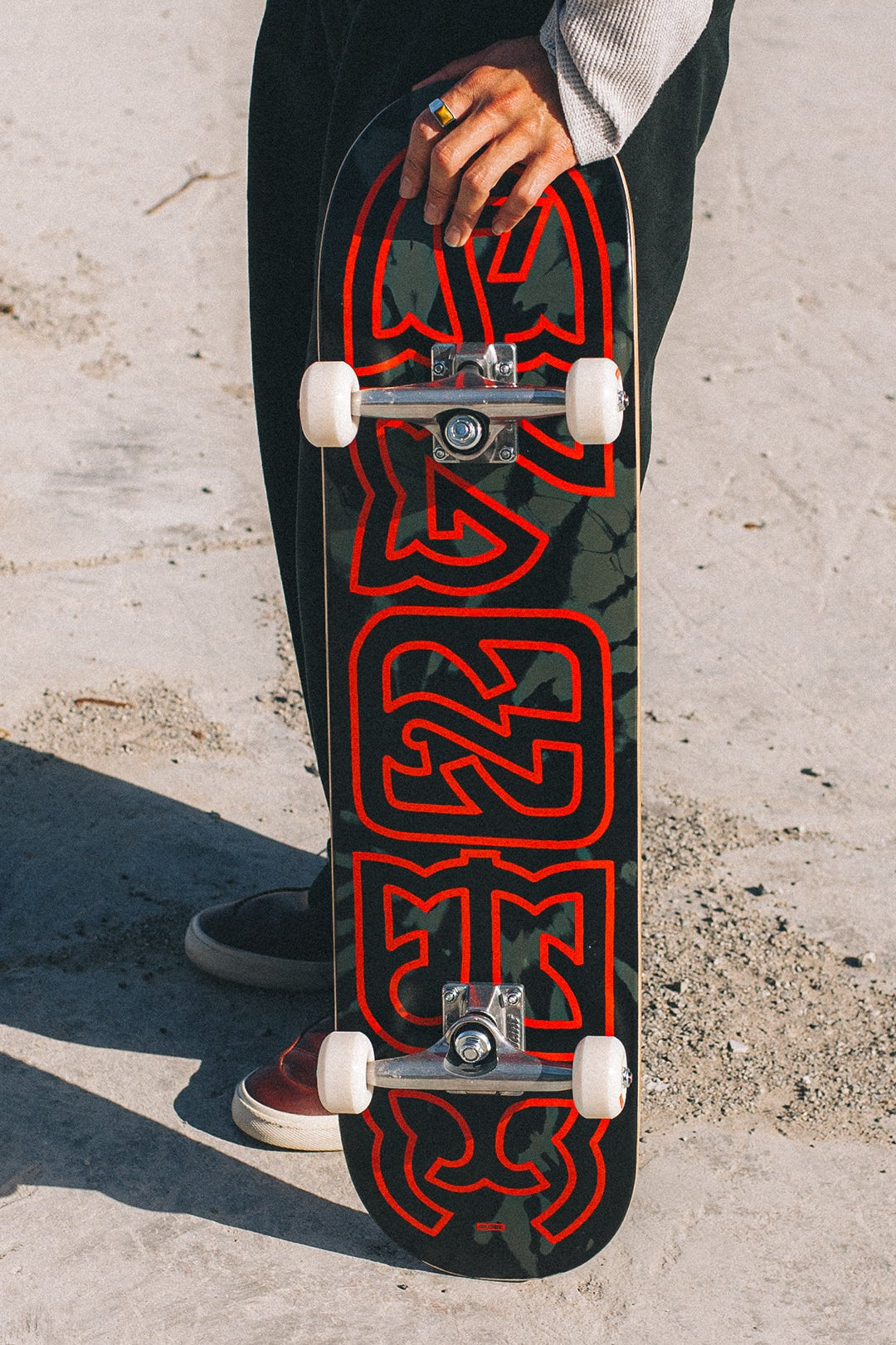 G0 Heyman 8.0 Complete Skateboard - Black Dye/Red