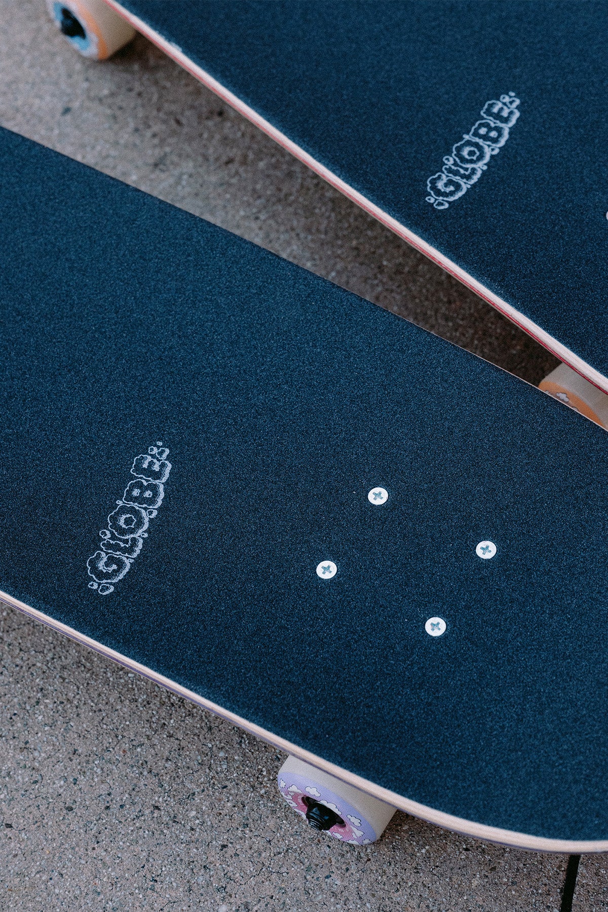 Kids Grip 95 Mid 8.25 Complete Skateboard - Wide - Peace Man