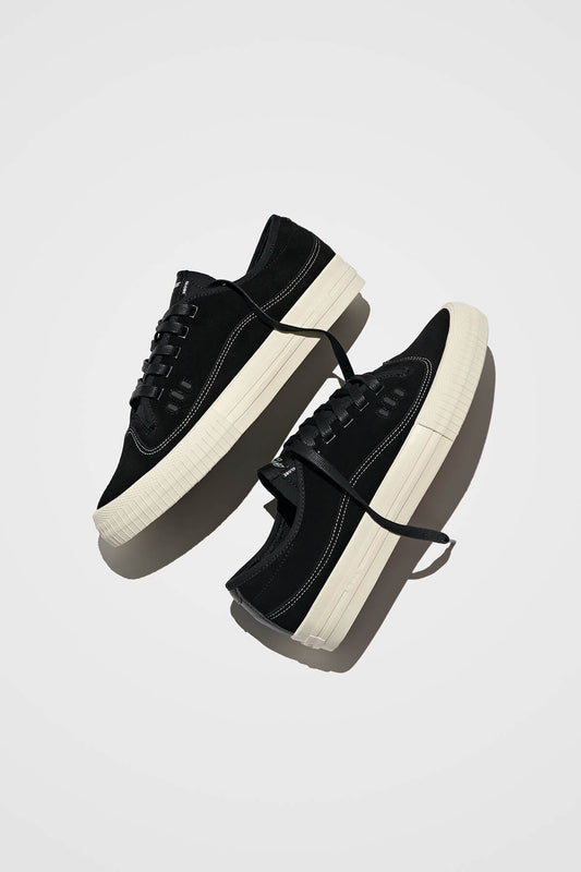 Globe FOOTWEAR [PRO] Gillette - Black Suede in Black Suede