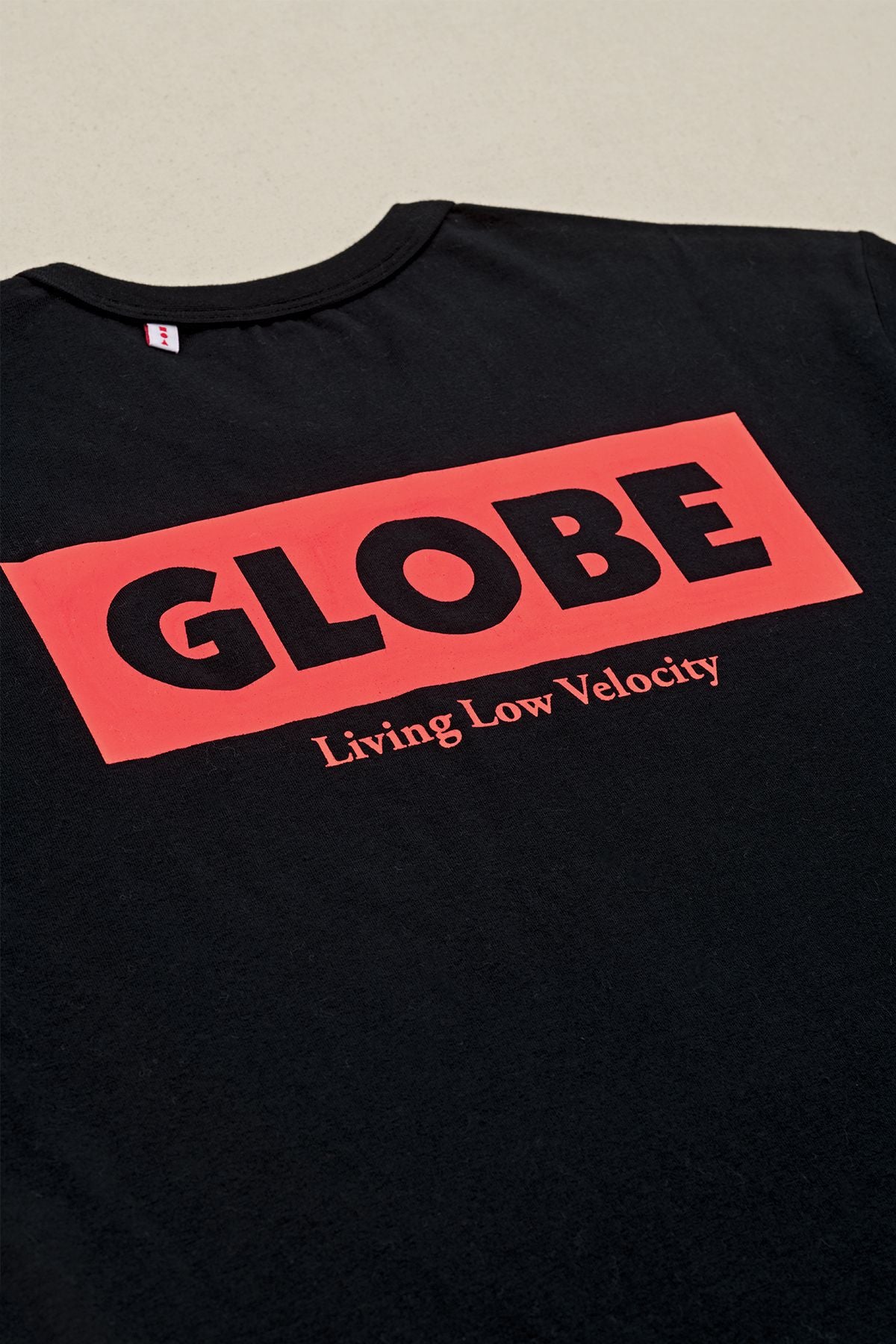 living low velocity T-shirt zwart