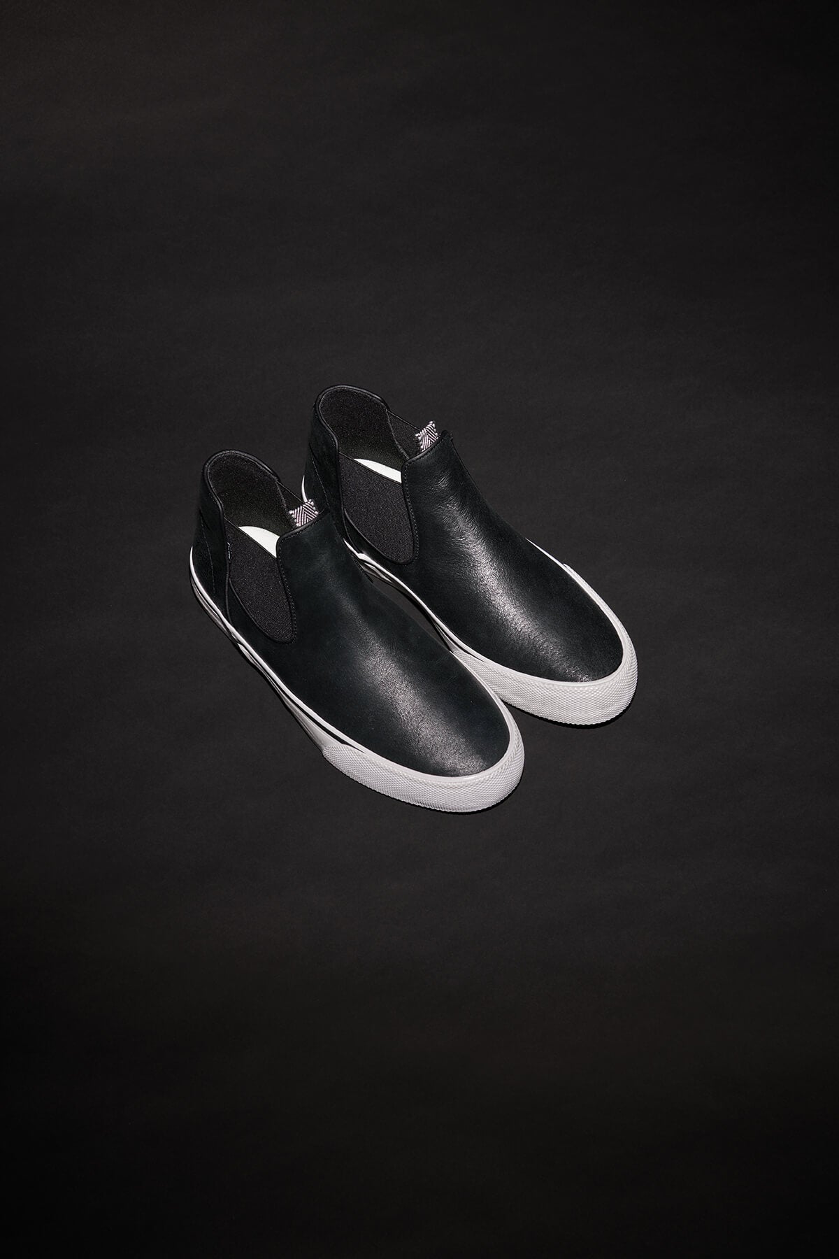 Globe Halfhoge schoenen Dover skateboard  schoenen in Black Distress/Gillette