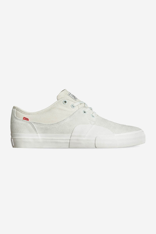 Globe Low shoes Mahalo Plus skate shoes in Undyed/White