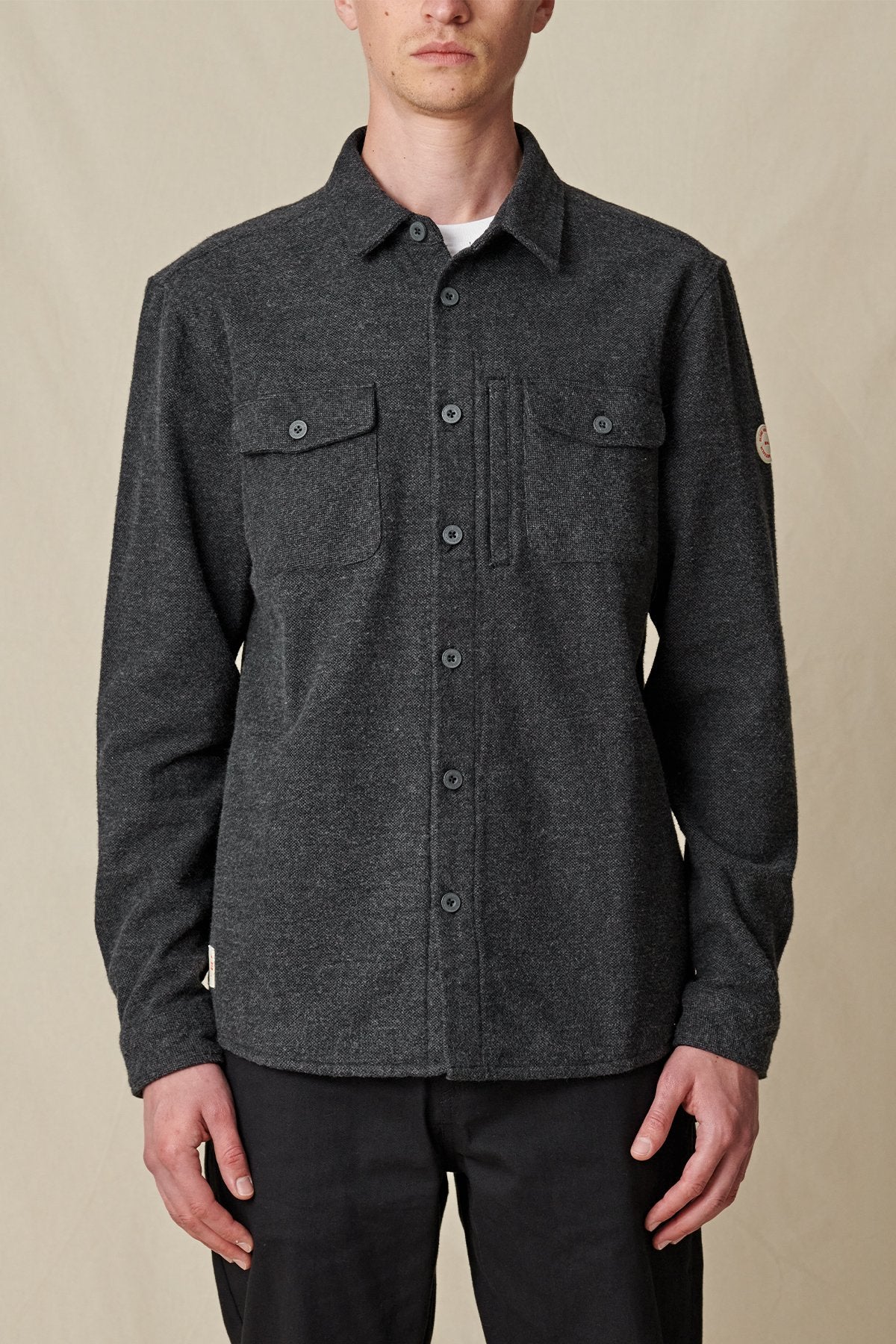 Globe Shirts - Wanderer Shacket in colour Charcoal